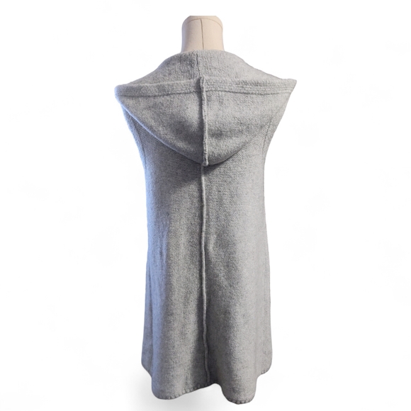 Tahari Soft Gray Knit Fabric - Picture 7 of 12